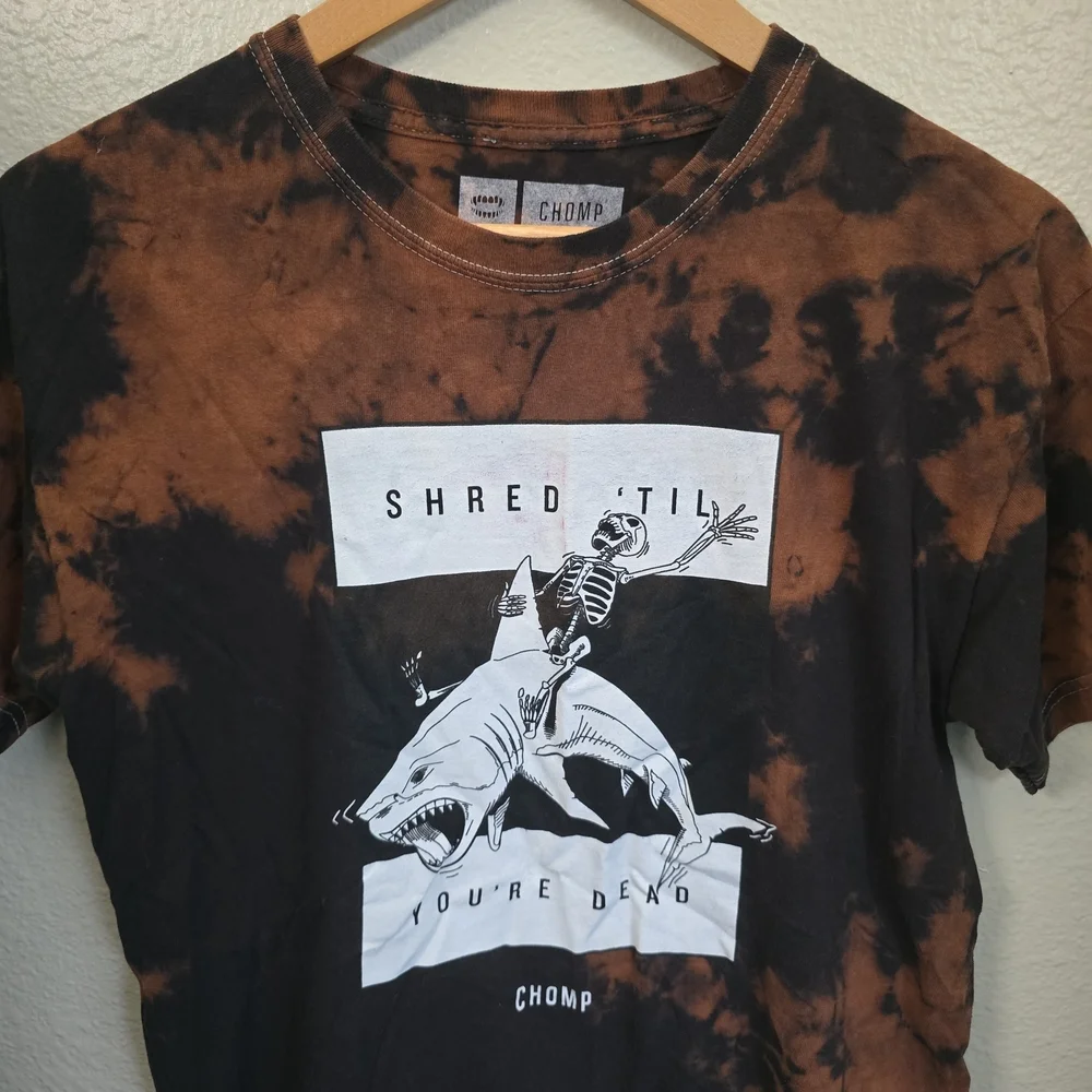 Chomp Black & Brown Design Graphic Shark T-shirt Mens Medium - Picture 2 of 5